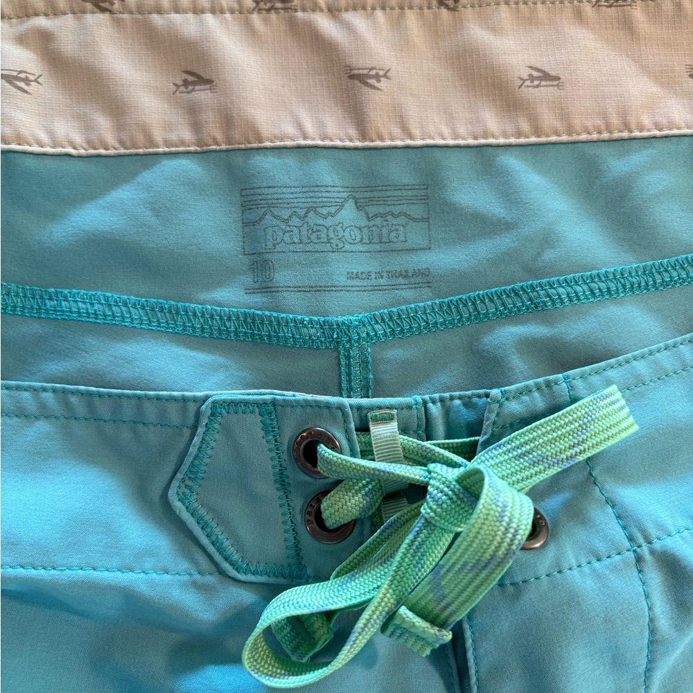 Patagonia Women’s Stretch Hydropeak Boardshorts 8”, Size 10 - Picture 4 of 5